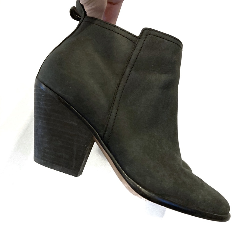 COLE HAAN / matte black ankle bootie